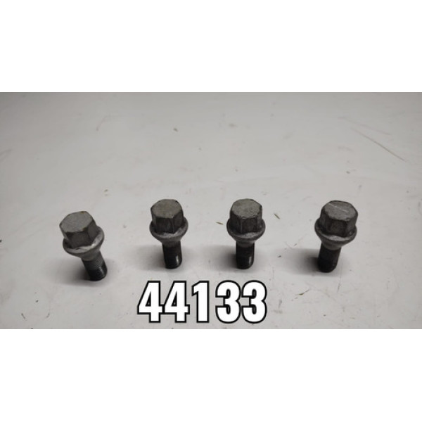 4 Parafusos Roda Fiat 500 2012