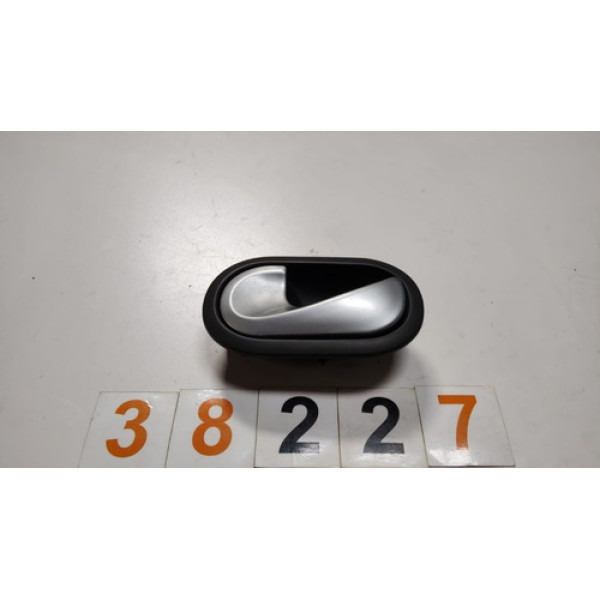 Maçaneta Interna Dianteira Esquerda Megane 2008