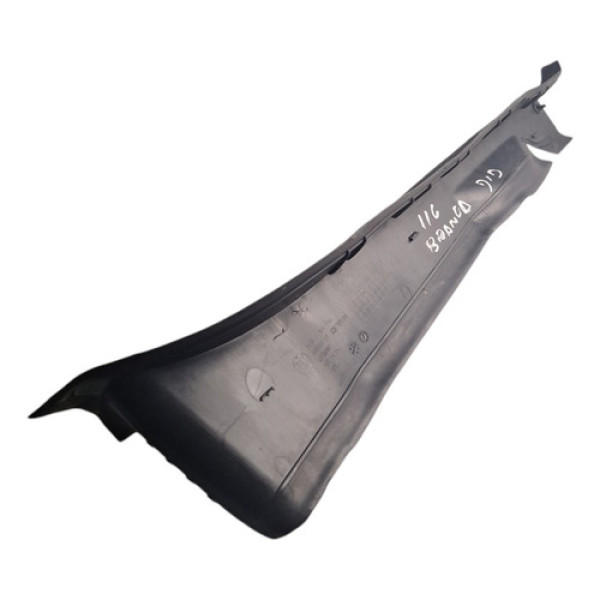 Acabamento Borracha Direita Capo Bmw 116 2014